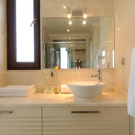 Villa Esma At Gold City #12 *